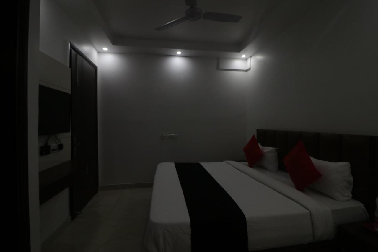 Hotel King Plaza Nueva Delhi Exterior foto