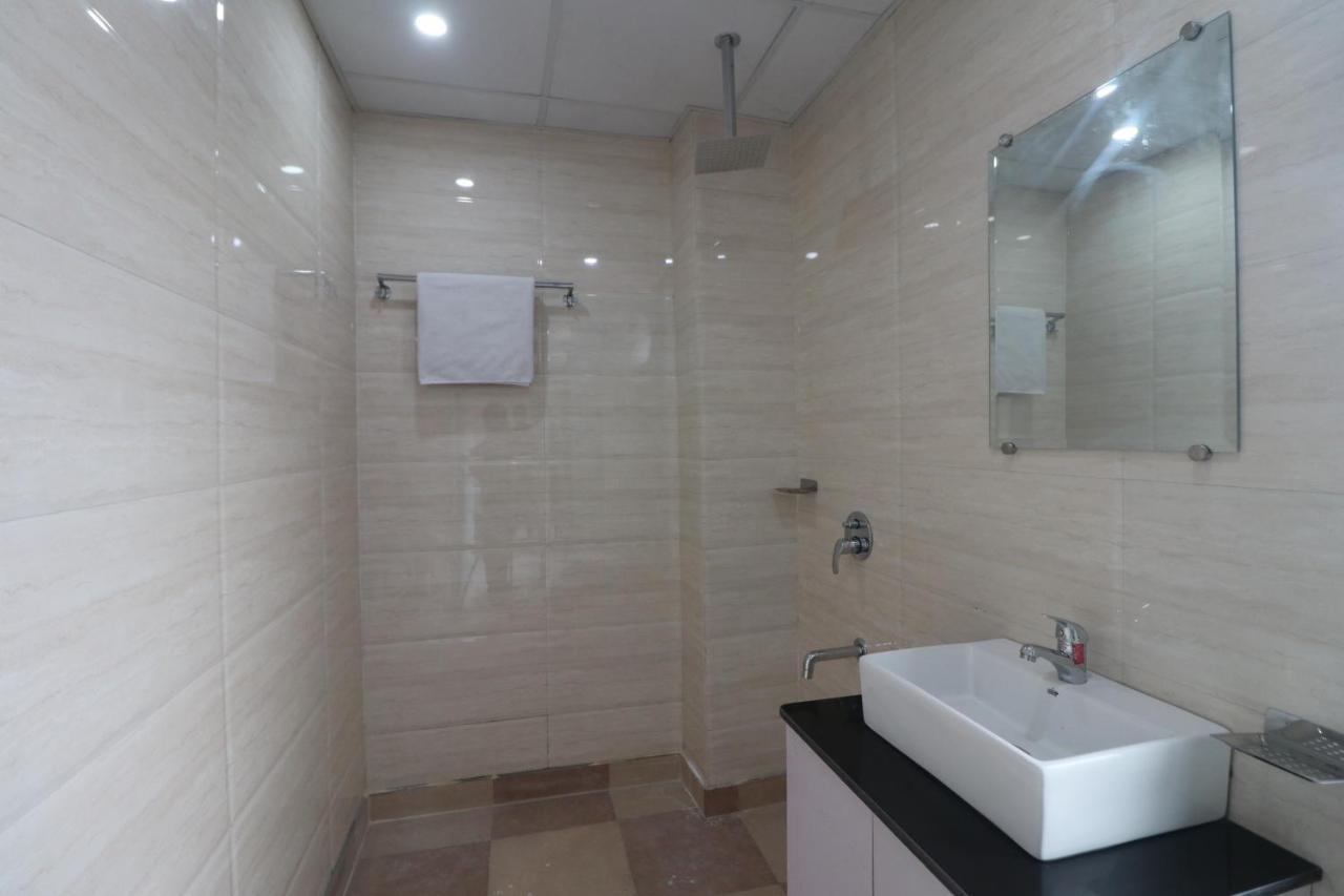 Hotel King Plaza Nueva Delhi Exterior foto