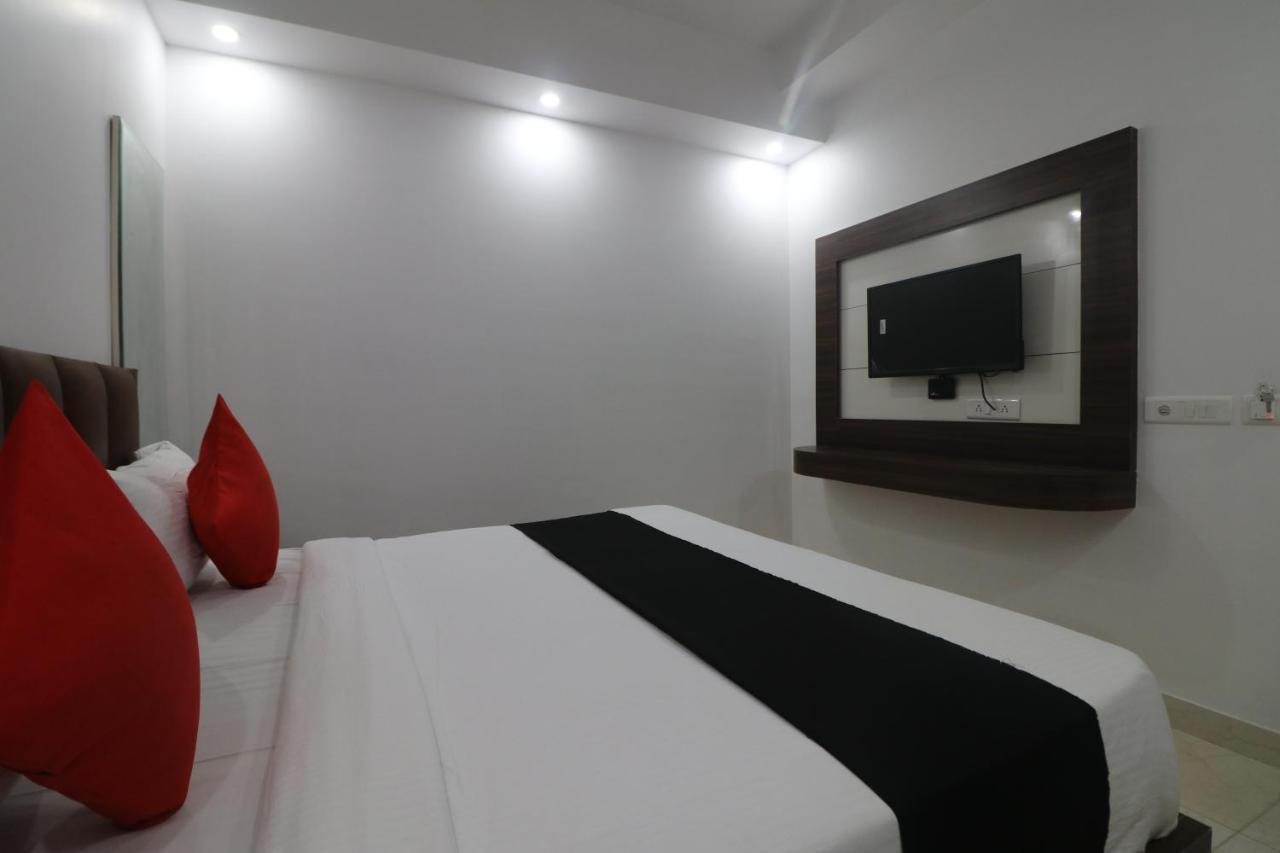 Hotel King Plaza Nueva Delhi Exterior foto